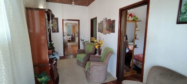 Casa em Porto Alegre, no bairro Tristeza, com 3 dormitório(s), e 3 banheiros, à 