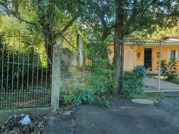 Terreno em Porto Alegre, no bairro Vila Nova, à venda.