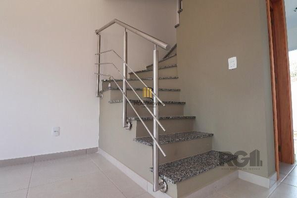 Casa Condominio em Porto Alegre, no bairro Vila Nova, com 2 dormitório(s), e 2 b