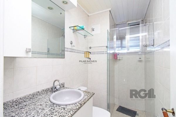 Apartamento em Porto Alegre, no bairro Cristal, com 2 dormitório(s), 1 vaga por 