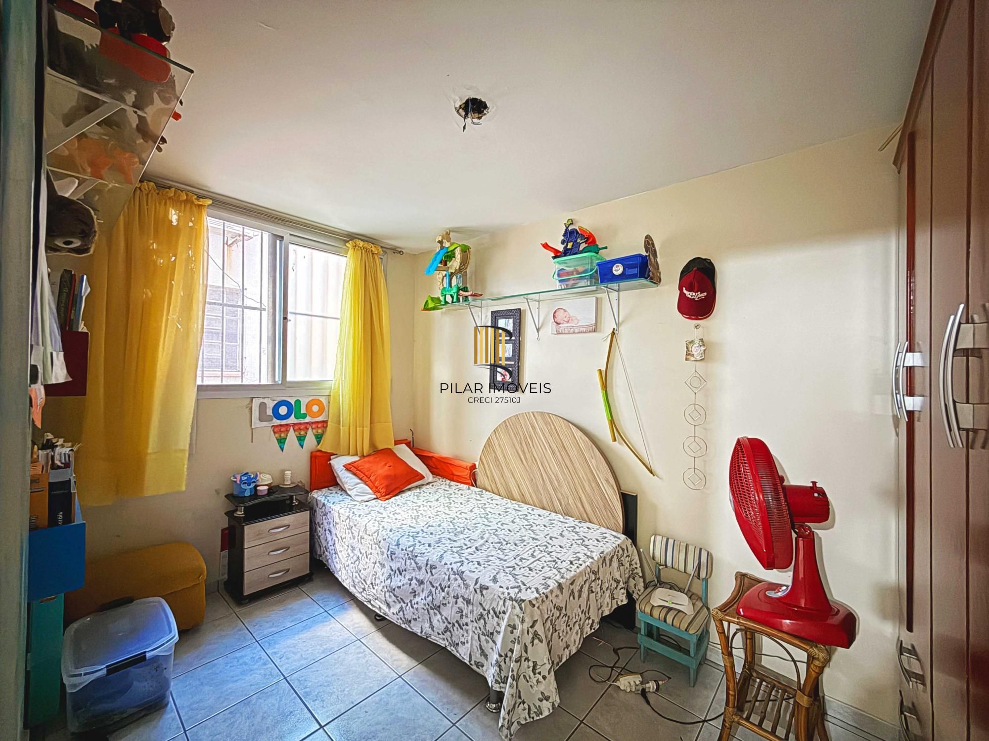 Ótima residência com 4 dormitórios, lareira e piscina no coração do bairro Tristeza.