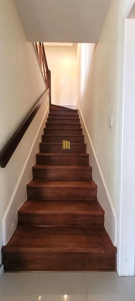 Excelente Casa de Esquina no Residencial Bahamas – Ipanema, com 351m² privativos, 4 dormitórios e duas vagas de garagem.