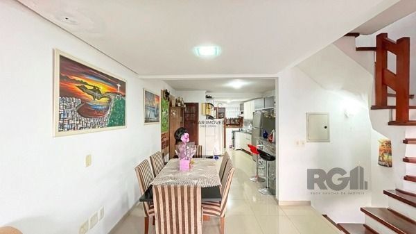 Casa em Porto Alegre, no bairro Ipanema, com 3 dormitório(s), e 3 banheiros, à v