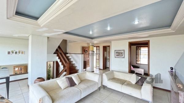 Casa em Porto Alegre, no bairro Ipanema, com 3 dormitório(s), à venda.