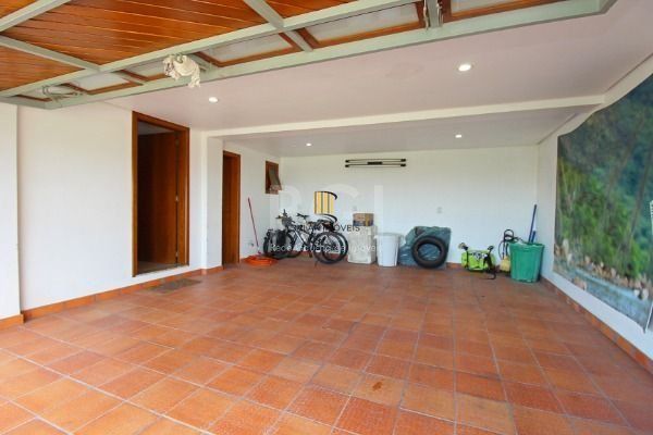 Casa Condominio em Porto Alegre, no bairro Glória, com 3 dormitório(s), e 3 banh