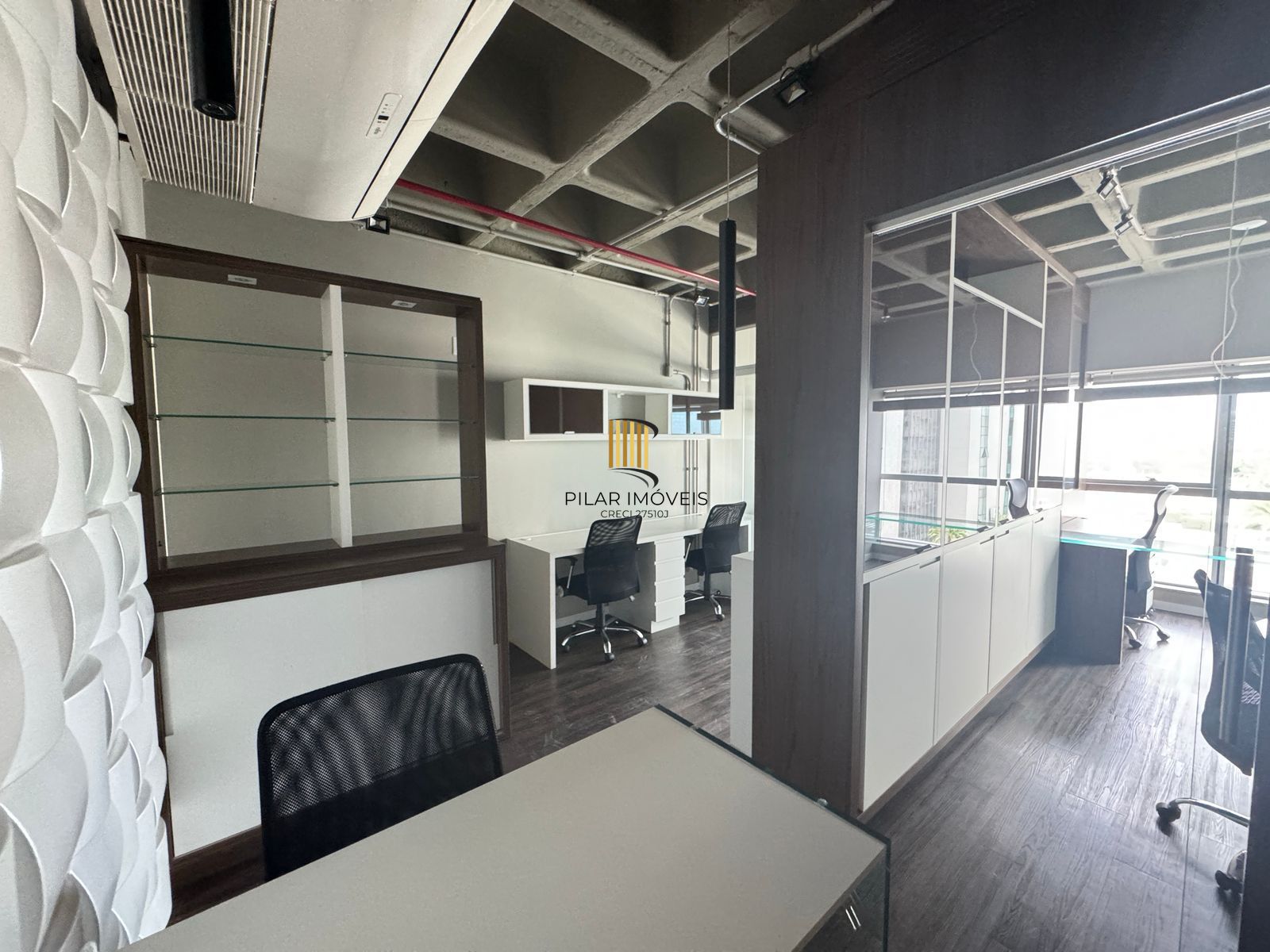 sala comercial finamente mobiliada