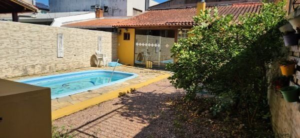 Sobrado em Porto Alegre, no bairro Vila Nova, com 3 dormitório(s), e 3 banheiros