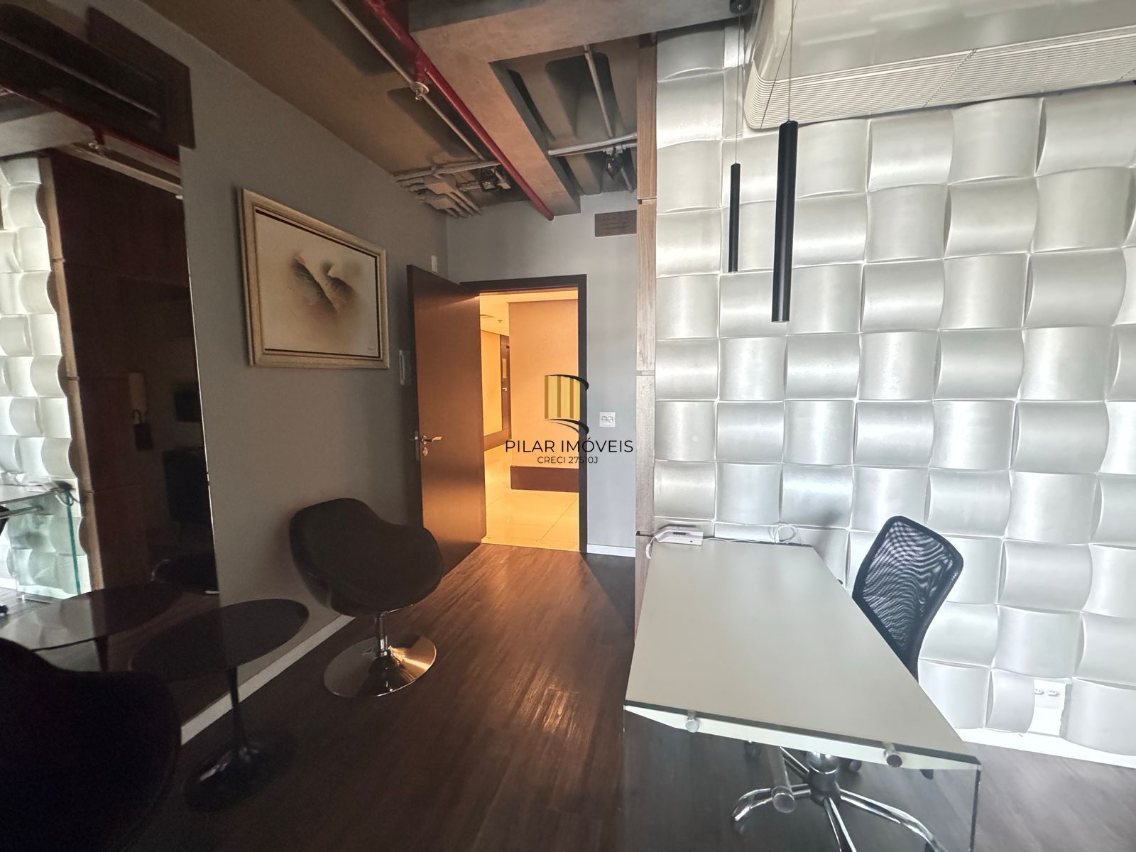 sala comercial finamente mobiliada