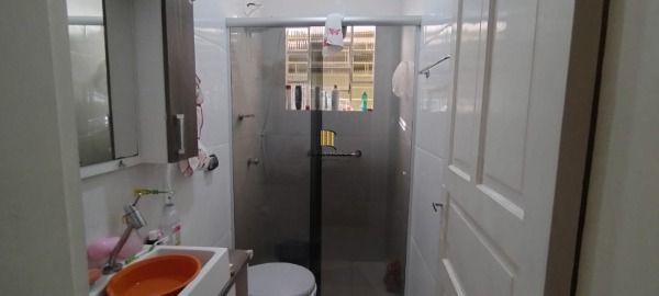 Casa em Porto Alegre, no bairro Vila Nova, com 2 dormitório(s), e 2 banheiros, à