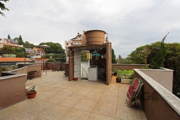 Casa em Porto Alegre, no bairro Tristeza, com 3 dormitório(s), e 3 banheiros, à 