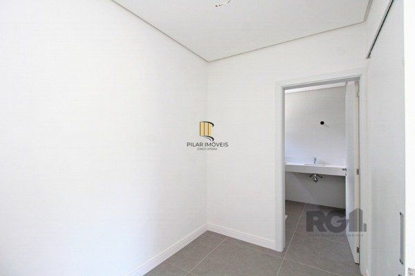 Casa em Porto Alegre, no bairro Jardim Isabel, com 3 dormitório(s), e 3 banheiro