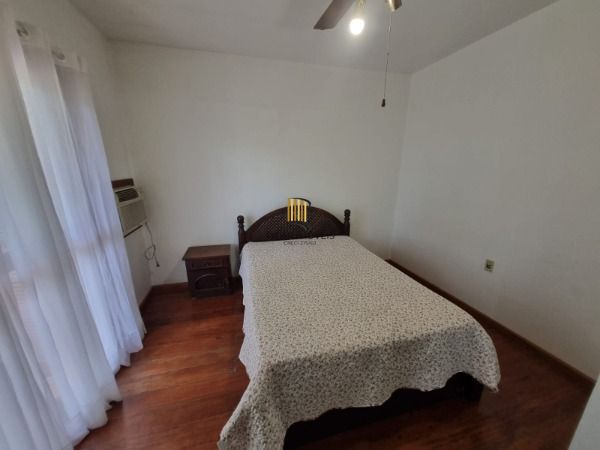 Sobrado em Porto Alegre, no bairro Ponta Grossa, com 4 dormitório(s), e 4 banhei