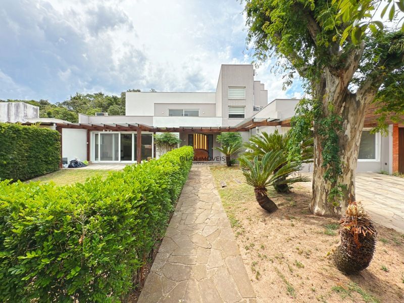 Linda Residência em Condomínio Fechado no Bairro Pedra Redonda. - Pilar Imóveis