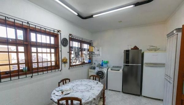 Casa em Porto Alegre, no bairro Cavalhada, com 5 dormitório(s), e 5 banheiros, à