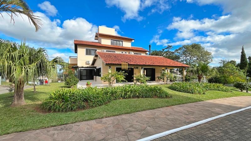 Altos do lago- Com 3 dormitórios, 3 vagas , piscina , Linda e ampla casa em cond
