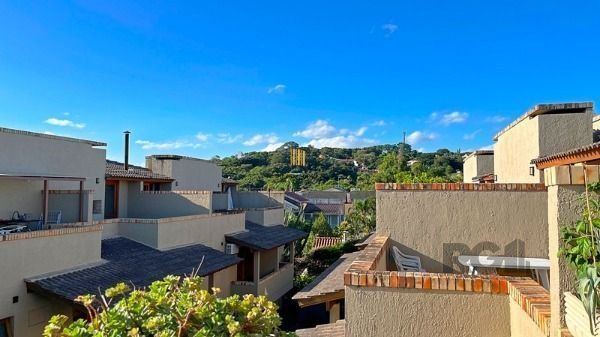 Casa Condominio em Porto Alegre, no bairro Guarujá, com 2 dormitório(s), e 2 ban