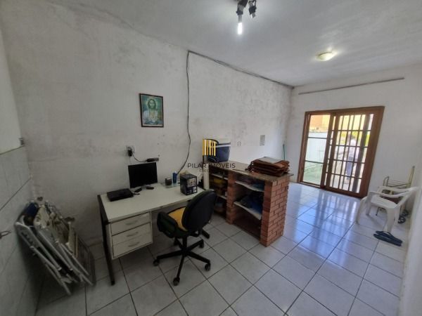 Sobrado em Porto Alegre, no bairro Ponta Grossa, com 4 dormitório(s), e 4 banhei