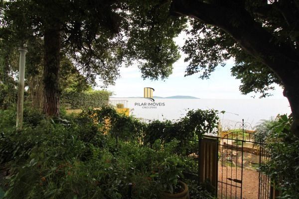 Casa em Porto Alegre, no bairro Pedra Redonda, com 7 dormitório(s), e 7 banheiro