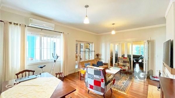 Casa em Porto Alegre, no bairro Ipanema, e 0 banheiros, à venda.