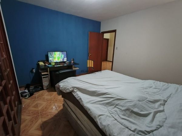 Casa em Porto Alegre, no bairro Vila Nova, com 4 dormitório(s), e 4 banheiros, à