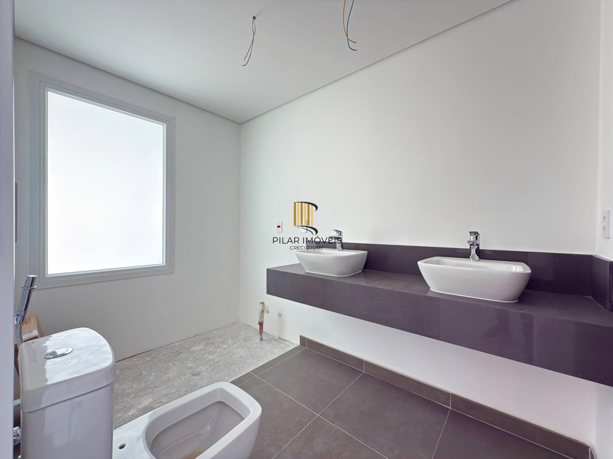 Belíssimo apartamento com 230,6m2, 3 suítes e 4 vagas de garagem. Projeto diferenciado e vista deslumbrante para o pôr do sol do Guaíba.