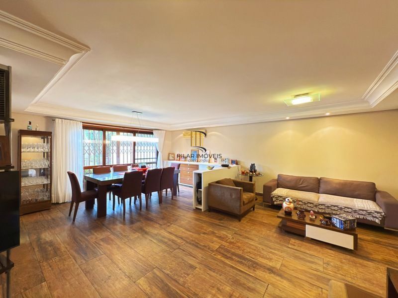 Linda Residência com 3 dormitórios sendo 1 suíte no Jardim Isabel.