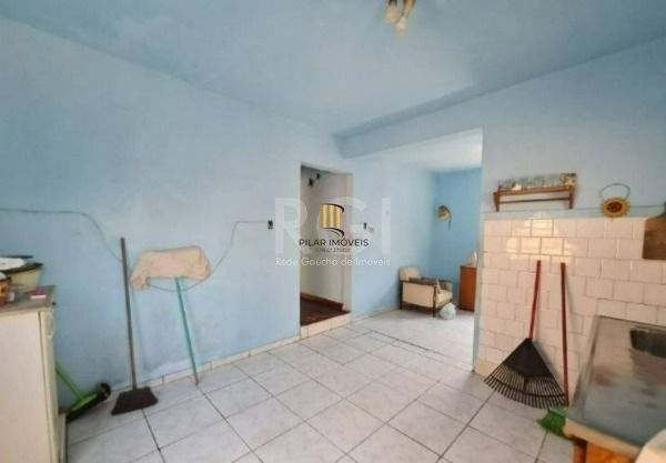 Casa em Porto Alegre, no bairro Tristeza, com 2 dormitório(s), e 2 banheiros, à 
