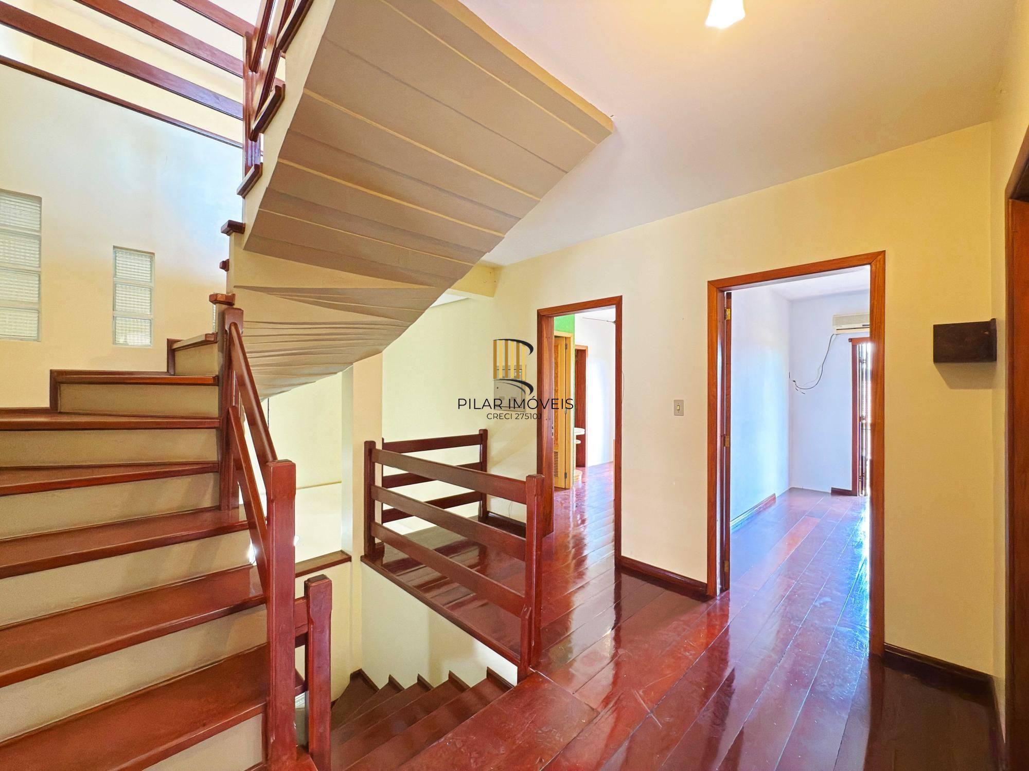 Casa 4 dormitórios no bairro Ipanema