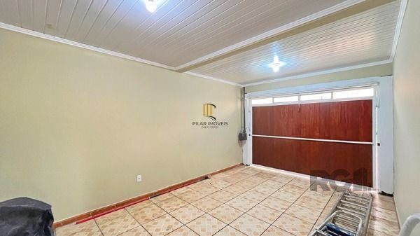 Casa em Porto Alegre, no bairro Vila Nova, com 2 dormitório(s), à venda.