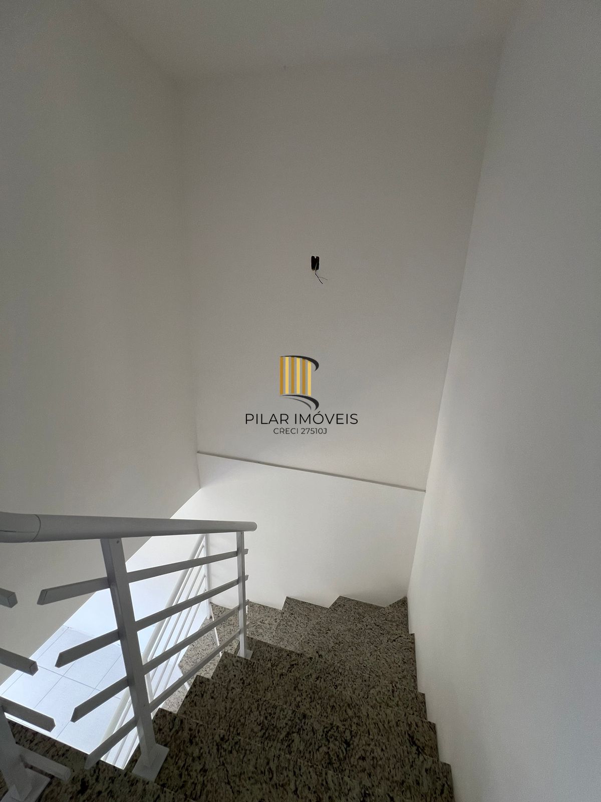 Casa em condomínio com 3 dormitórios.