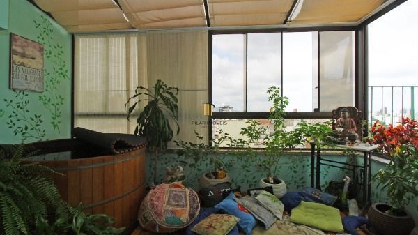 Cobertura em Porto Alegre, no bairro Petrópolis, com 3 dormitório(s), e 3 banhei