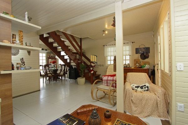 Sobrado para Venda - 208m², 3 dormitórios, sendo 1 suites, 4 vagas - Nonoai