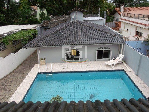 Casa para Venda - 340m², 3 dormitórios, sendo 2 suites, 6 vagas - Jardim Isabel