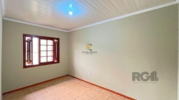 Casa em Porto Alegre, no bairro Vila Nova, com 2 dormitório(s), à venda.