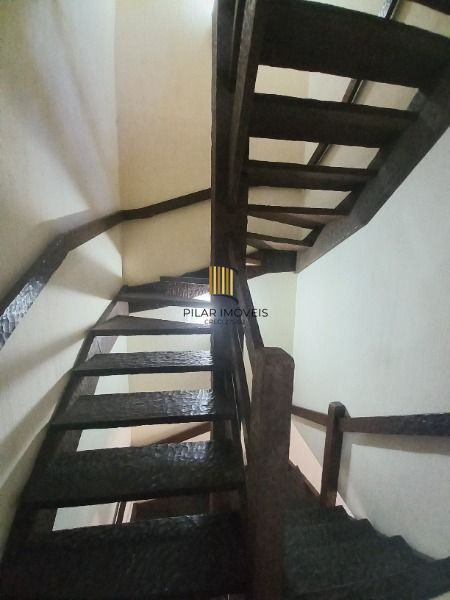 Casa em Porto Alegre, no bairro Ipanema, com 3 dormitório(s), e 3 banheiros, à v