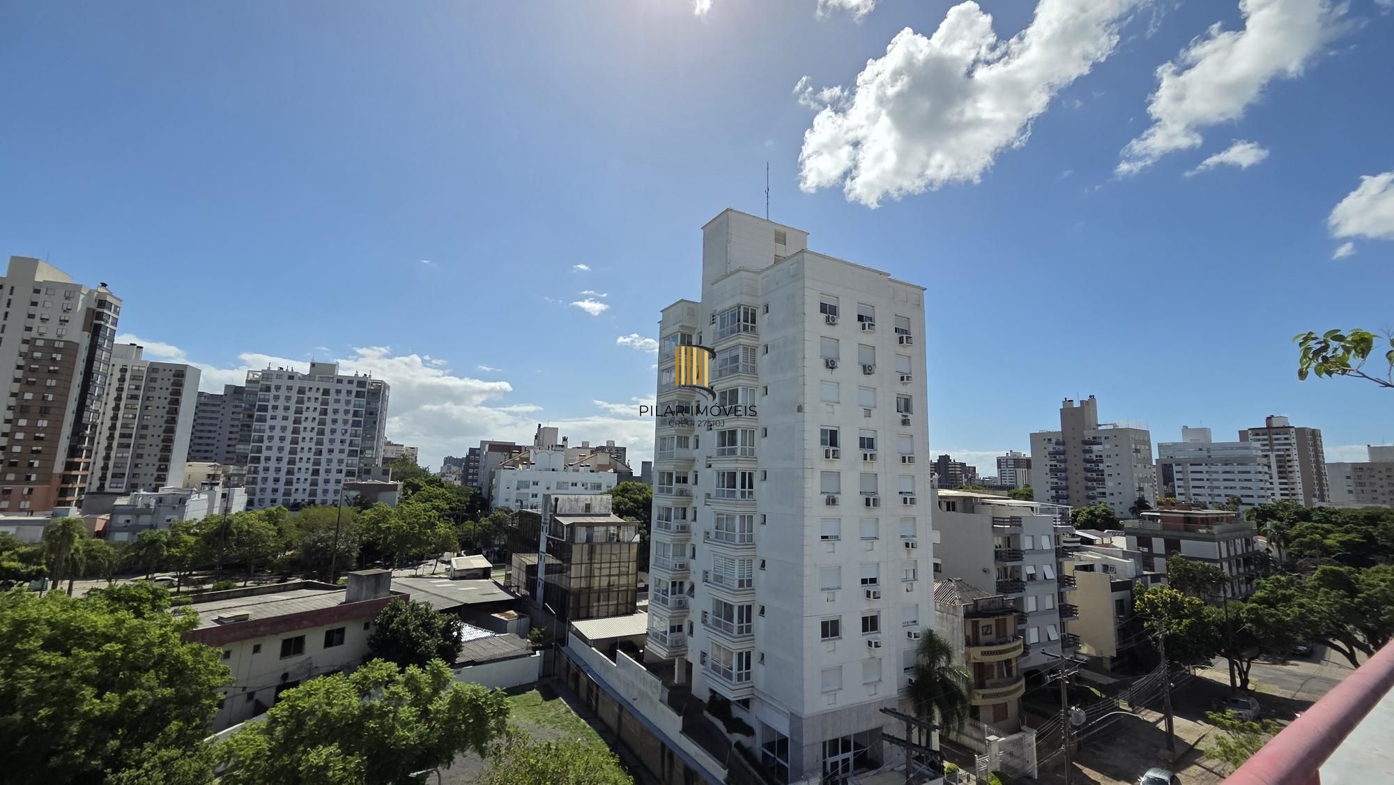 Cobertura duplex com 2 dormitórios e 1 vaga de garagem no bairro Menino Deus – 108,7 m² privativos