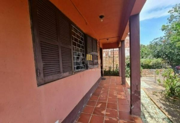 Casa em Porto Alegre, no bairro Tristeza, com 2 dormitório(s), e 2 banheiros, à 