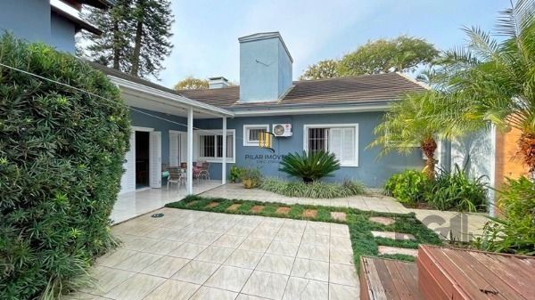 Casa em Porto Alegre, no bairro Ipanema, e 0 banheiros, à venda.