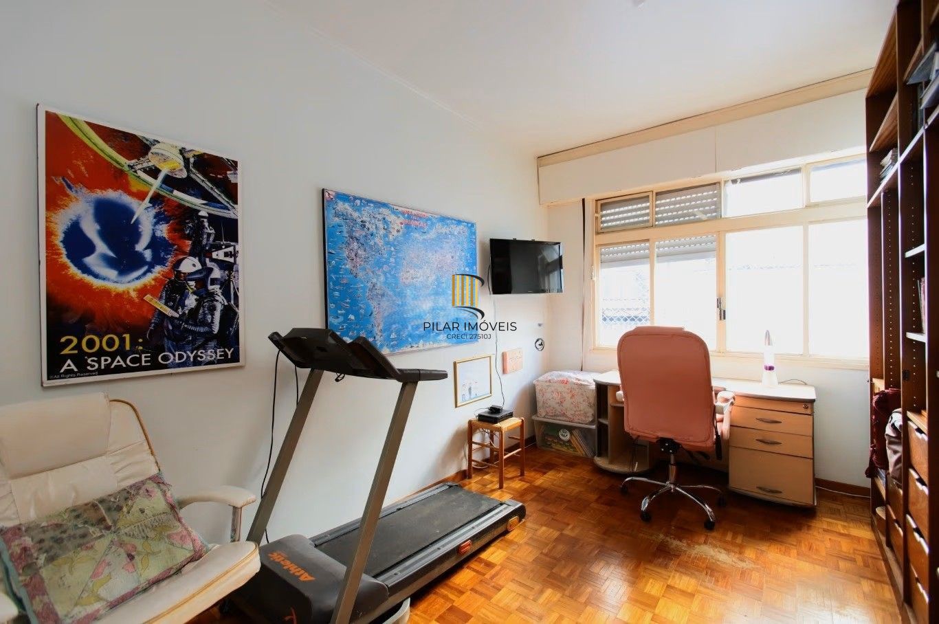 Amplo apartamento de 130m² privativos no Centro Histórico de Porto Alegre.