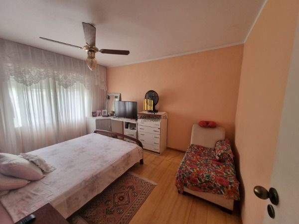 Apartamento em Porto Alegre, no bairro Cristal, com 2 dormitório(s), e 2 banheir