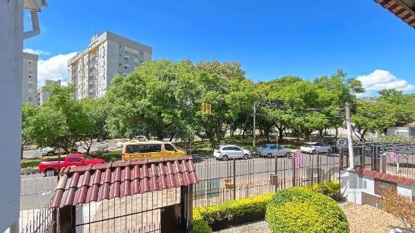 Casa 4 dormitórios à venda Camaquã Porto Alegre/RS