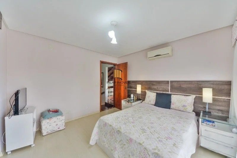 Casa à venda com 280m² | 3 dormitórios | 1 suíte | 2 vagas | Ipanema – Porto Alegre