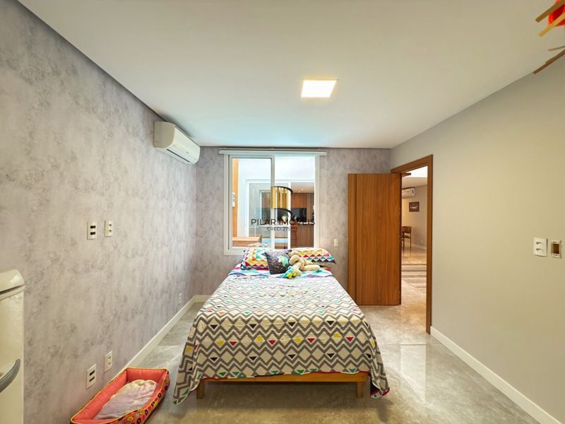 Casa contemporânea, 4 d, sendo 2 suítes, uma no térreo,206 m² , bairro tristeza