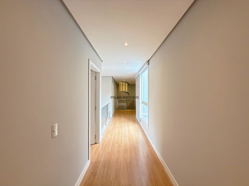 Casa contemporânea, 4 d, sendo 2 suítes, uma no térreo,206 m² , bairro tristeza