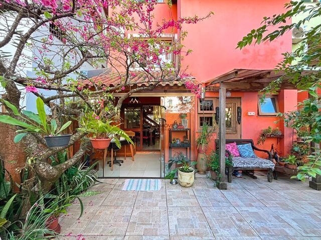 Ótima Residência com 3 dormitórios á venda no Bairro Ipanema.