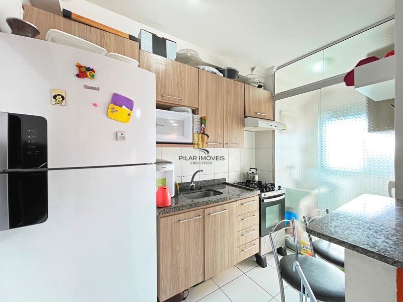 Apartamento 2 dormitórios, com suíte, churrasqueira, e vaga escriturada.