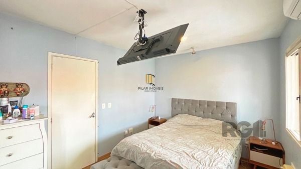 Casa em Porto Alegre, no bairro Cavalhada, com 2 dormitório(s), e 2 banheiros, à