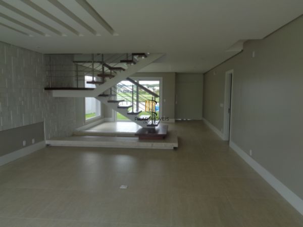 Casa no TerraVille com 3 dormitórios sendo 2 suítes.