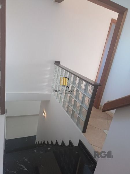 Casa em Porto Alegre, no bairro Restinga, com 4 dormitório(s), e 4 banheiros, à 