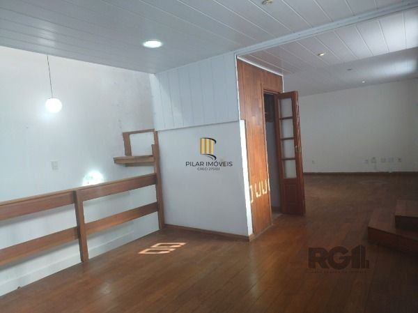 Casa em Porto Alegre, no bairro Restinga, com 4 dormitório(s), e 4 banheiros, à 